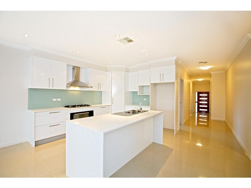 8 Broadlands Avenue, Glenmore Park NSW 2745