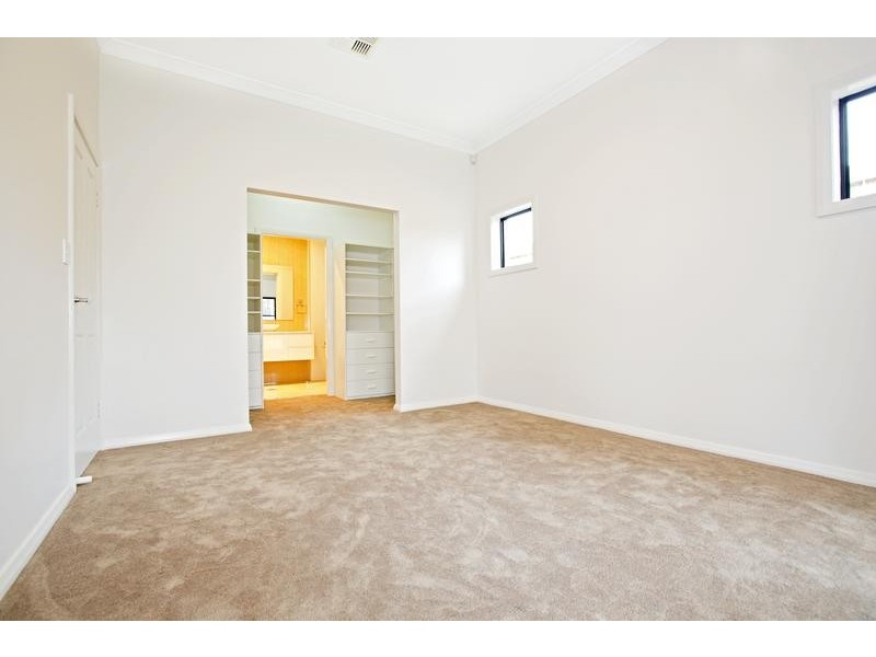 8 Broadlands Avenue, Glenmore Park NSW 2745