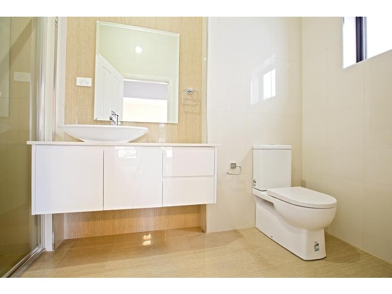 8 Broadlands Avenue, Glenmore Park NSW 2745