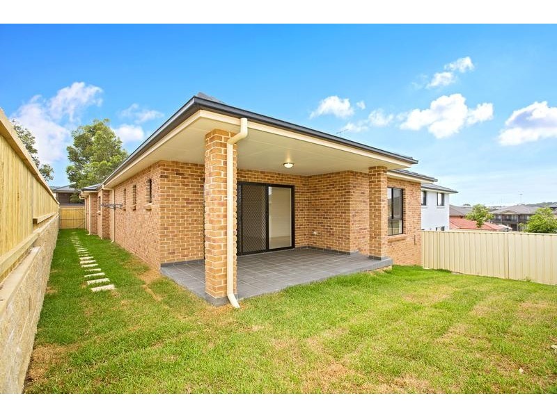 8 Broadlands Avenue, Glenmore Park NSW 2745