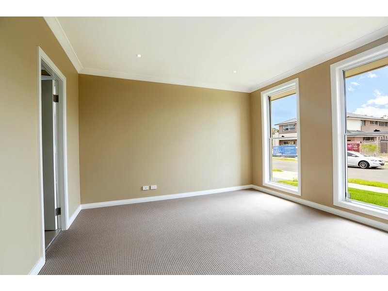 9 Oriri Street, Glenmore Park NSW 2745