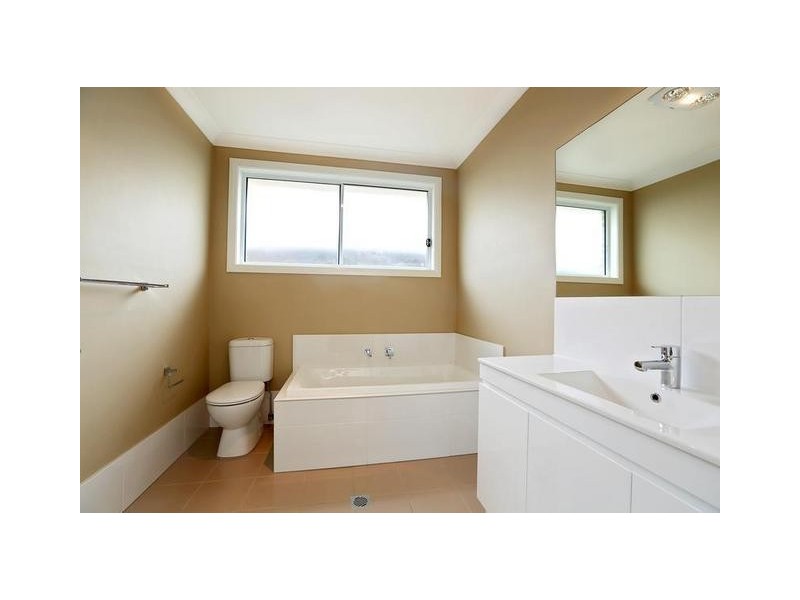 9 Oriri Street, Glenmore Park NSW 2745