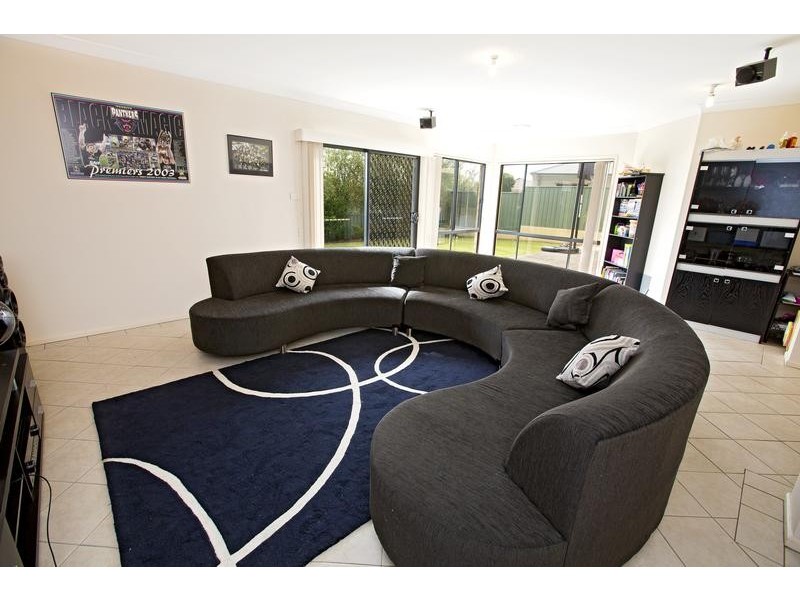 17 Branksome Way, Glenmore Park NSW 2745