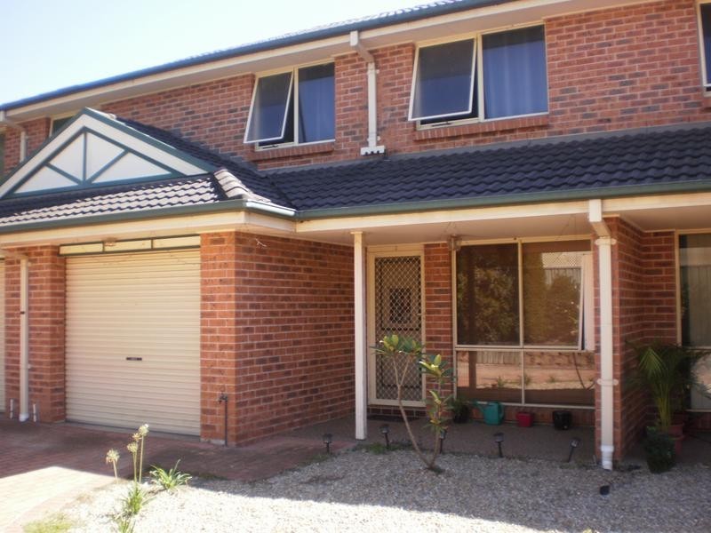 2/6 Tench Ave, Glenmore Park NSW 2745