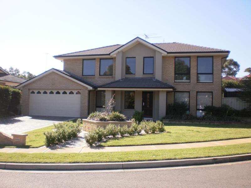 90 Glengarry Drive, Glenmore Park NSW 2745