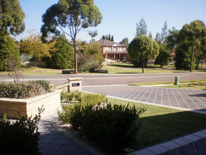 90 Glengarry Drive, Glenmore Park NSW 2745