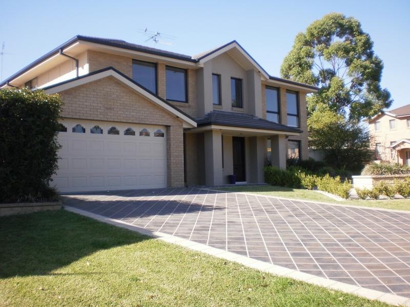 90 Glengarry Drive, Glenmore Park NSW 2745