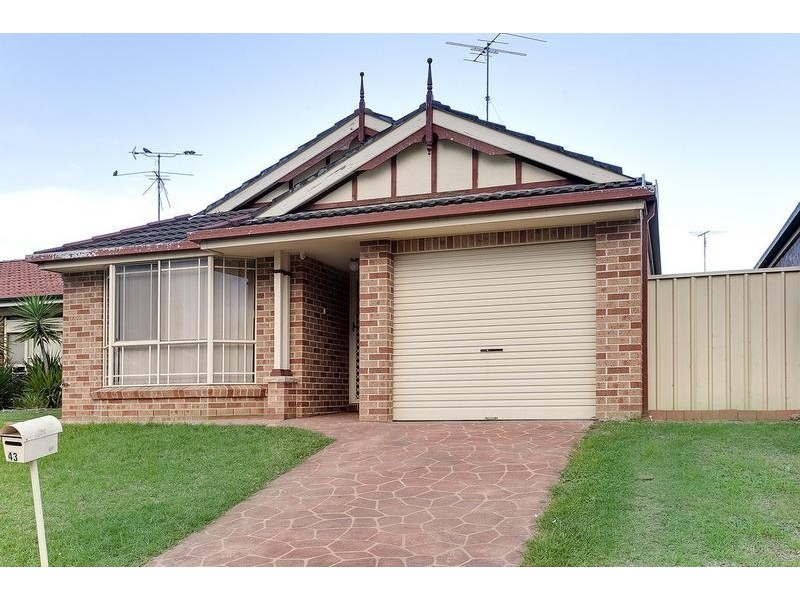 43 Woodlands Drive, Glenmore Park NSW 2745