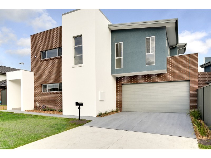 2/24 Foothills Terrace, Glenmore Park NSW 2745