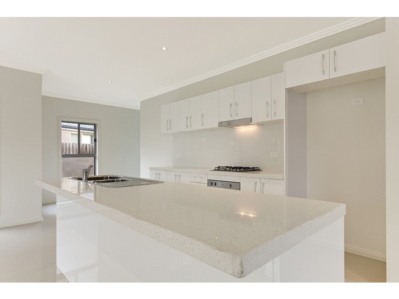 2/24 Foothills Terrace, Glenmore Park NSW 2745