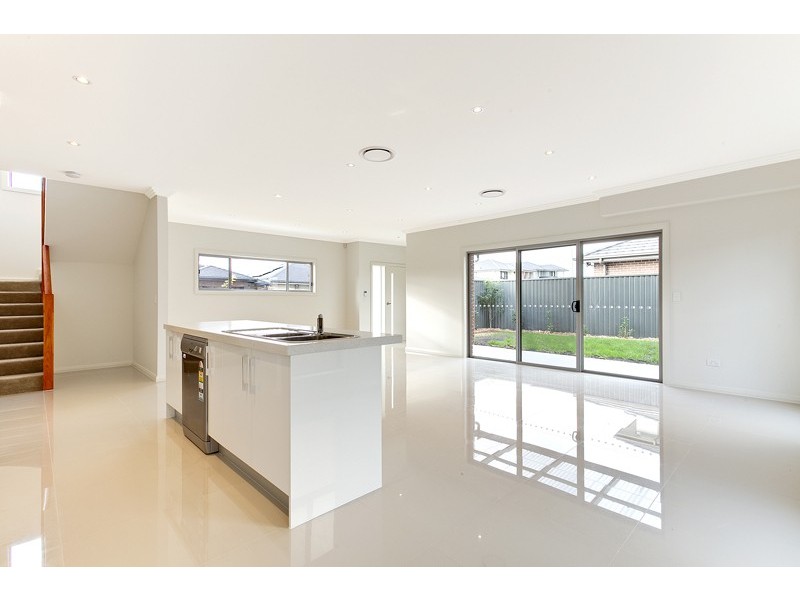 2/24 Foothills Terrace, Glenmore Park NSW 2745