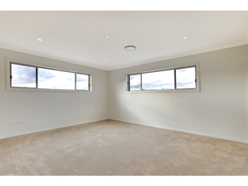 2/24 Foothills Terrace, Glenmore Park NSW 2745