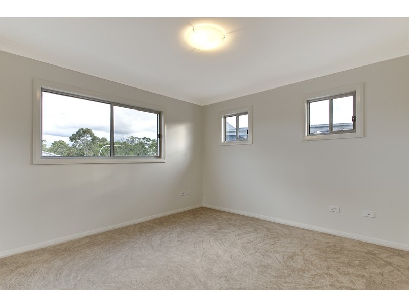 2/24 Foothills Terrace, Glenmore Park NSW 2745