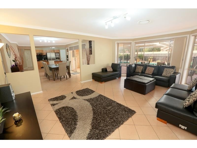 179 Ridgetop Drive, Glenmore Park NSW 2745