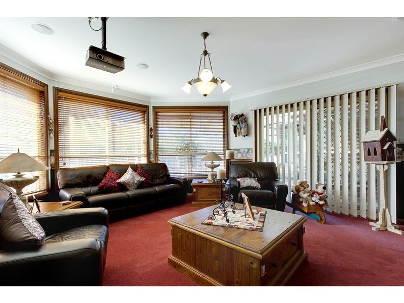 114 Glengarry Drive, Glenmore Park NSW 2745