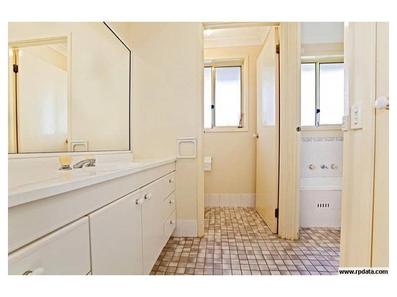 6 Dillwynia Drive, Glenmore Park NSW 2745