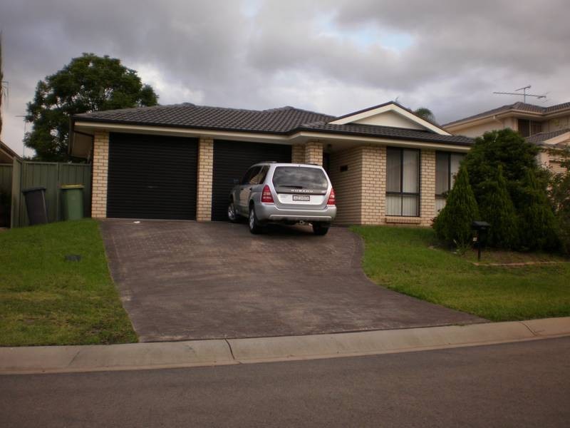16 Mari Close, Glenmore Park NSW 2745