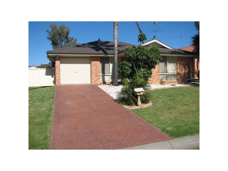 3 Dunna Place, Glenmore Park NSW 2745