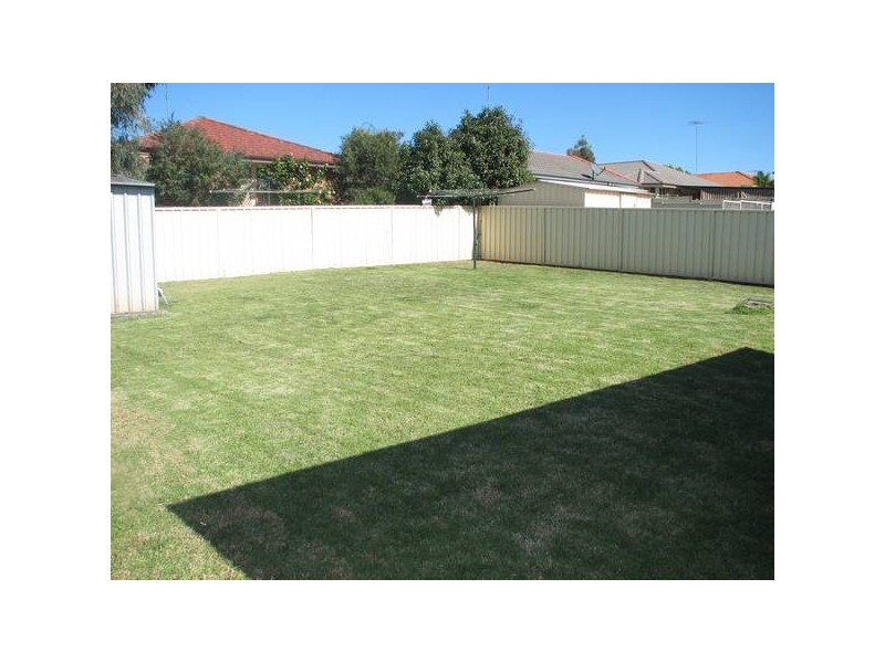 3 Dunna Place, Glenmore Park NSW 2745