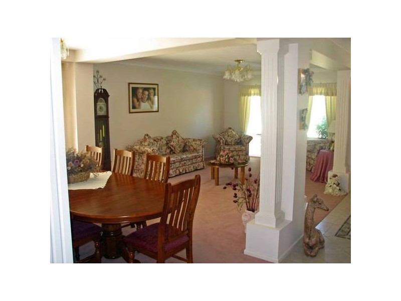 7 Kingsfield Ave, Glenmore Park NSW 2745