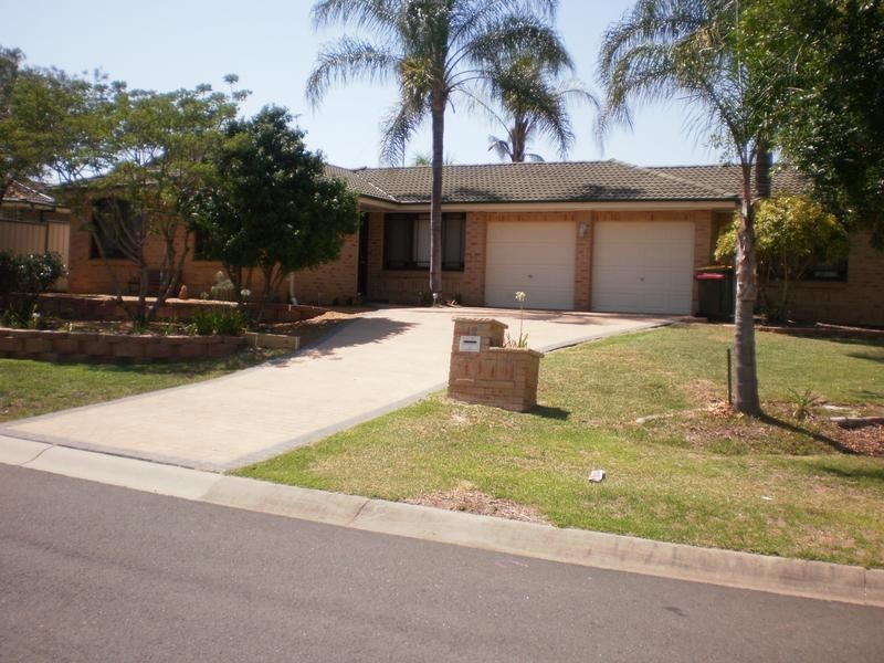 12 Jimbuck Close, Glenmore Park NSW 2745