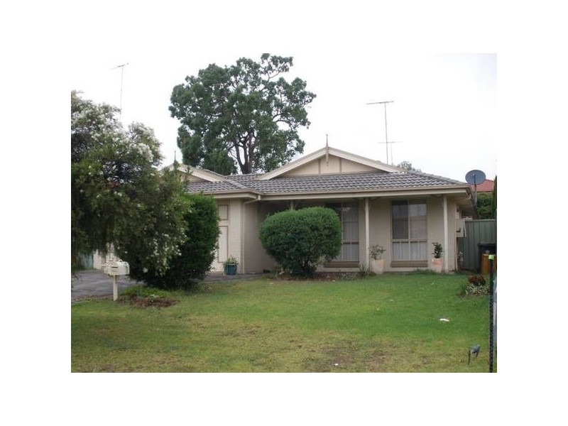 10 Rivieria Place, Glenmore Park NSW 2745