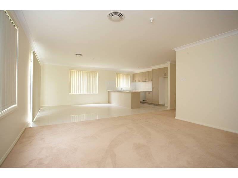 126 Ridgetop Drive, Glenmore Park NSW 2745