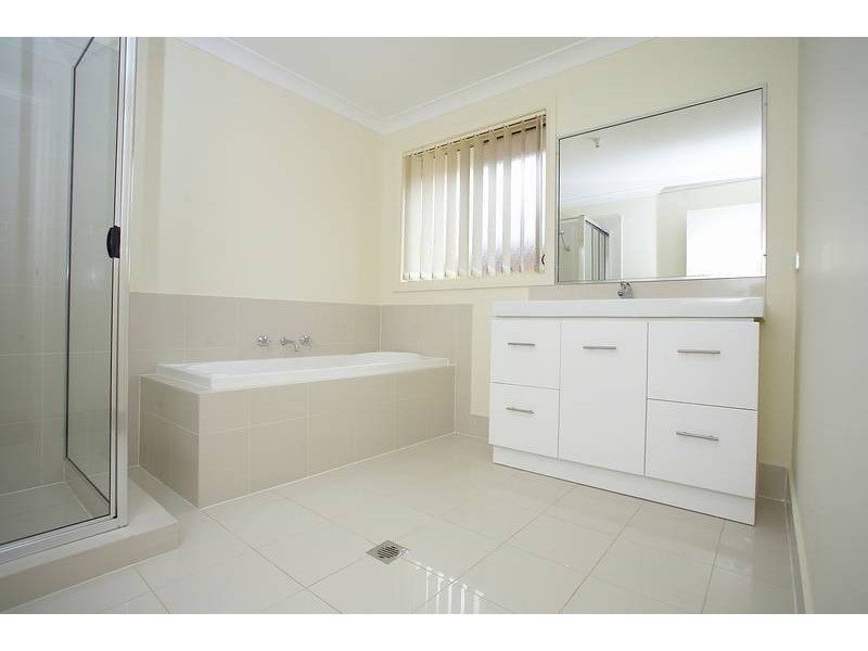 126 Ridgetop Drive, Glenmore Park NSW 2745