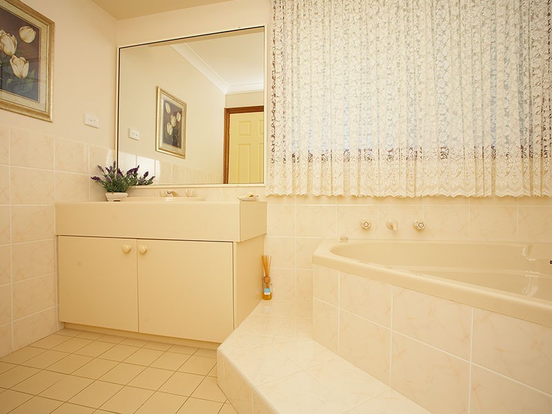 4 Bunda Place, Glenmore Park NSW 2745