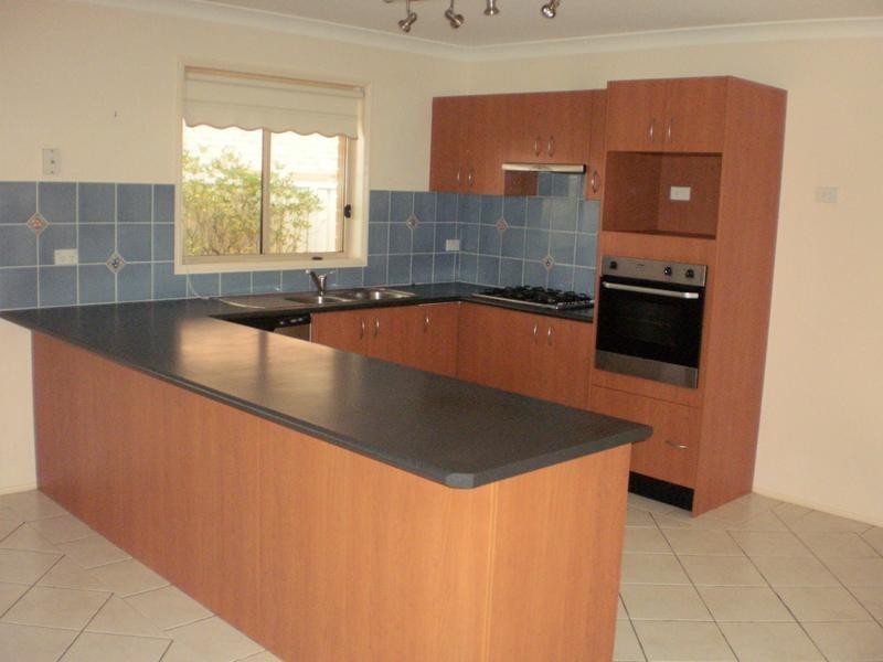 15 Kingsfield Avenue, Glenmore Park NSW 2745