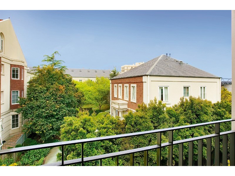 207/33 Cliveden Close, East Melbourne VIC 3002