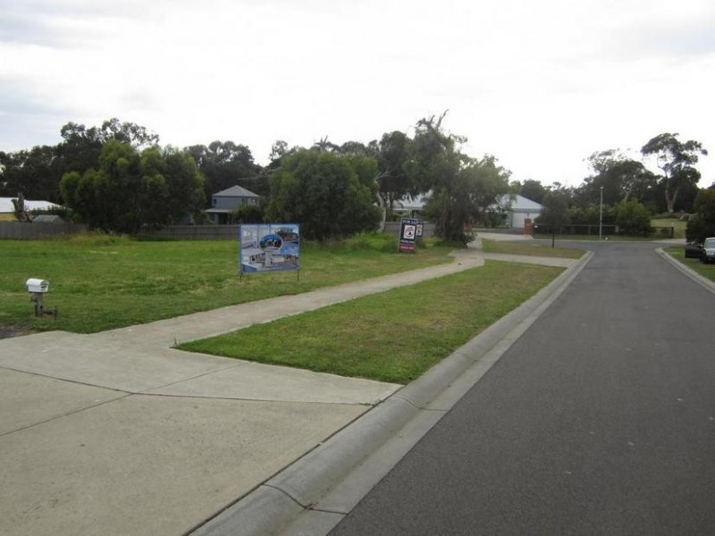 13 Casuarina Crt, Cowes VIC 3922