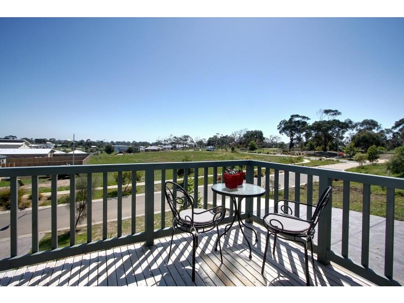 4 Lorikeet Lane, Cowes VIC 3922