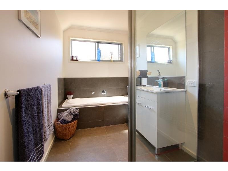 4 Lorikeet Lane, Cowes VIC 3922