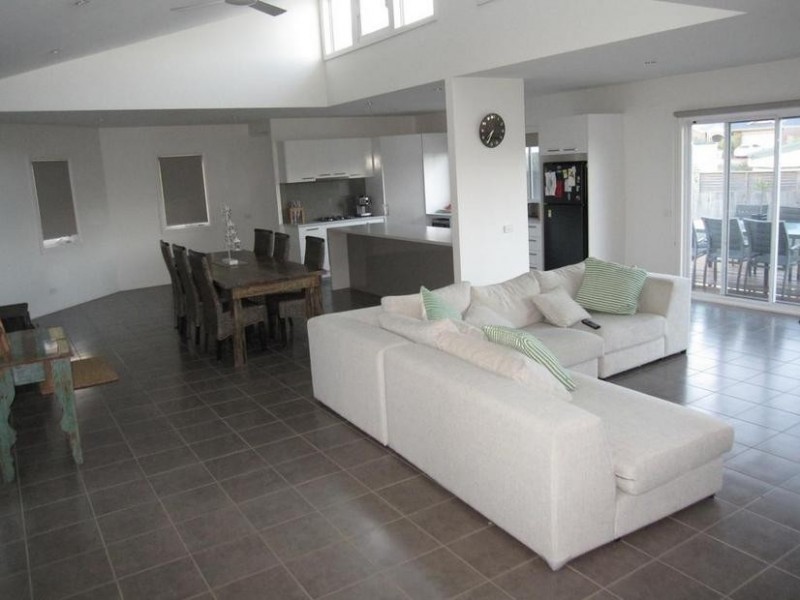 12 Hakea Court, Cowes VIC 3922