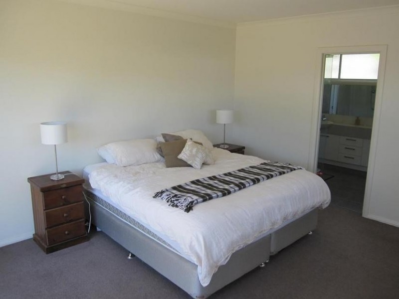 12 Hakea Court, Cowes VIC 3922
