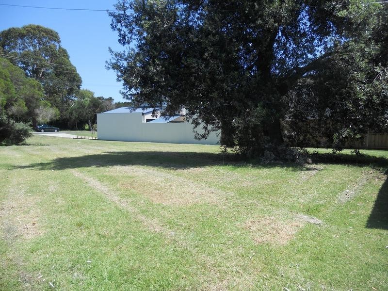 18 Chapel Street, Cowes VIC 3922