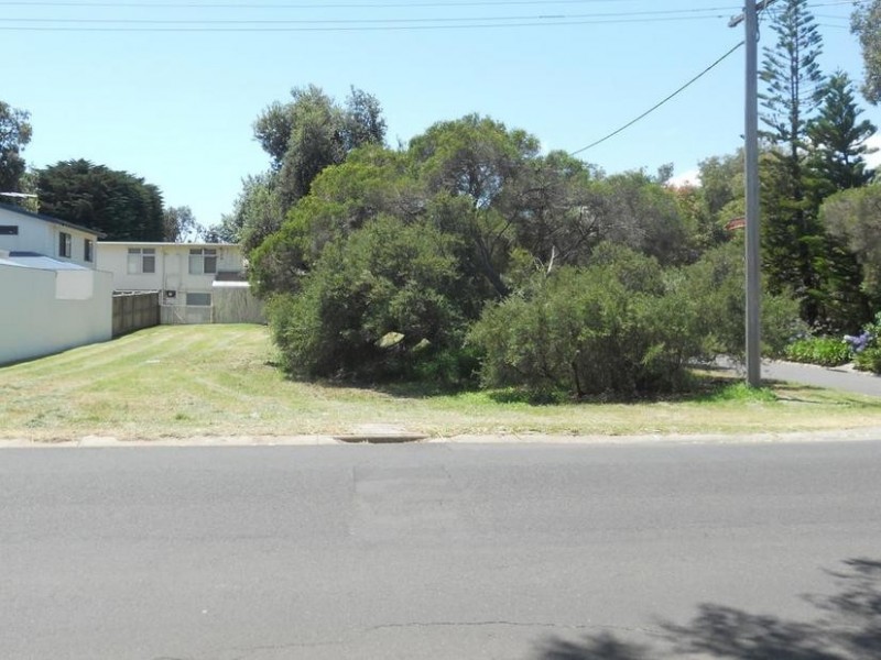 18 Chapel Street, Cowes VIC 3922