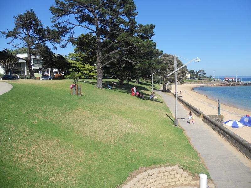 Shop A/4 The Esplanade, Cowes VIC 3922