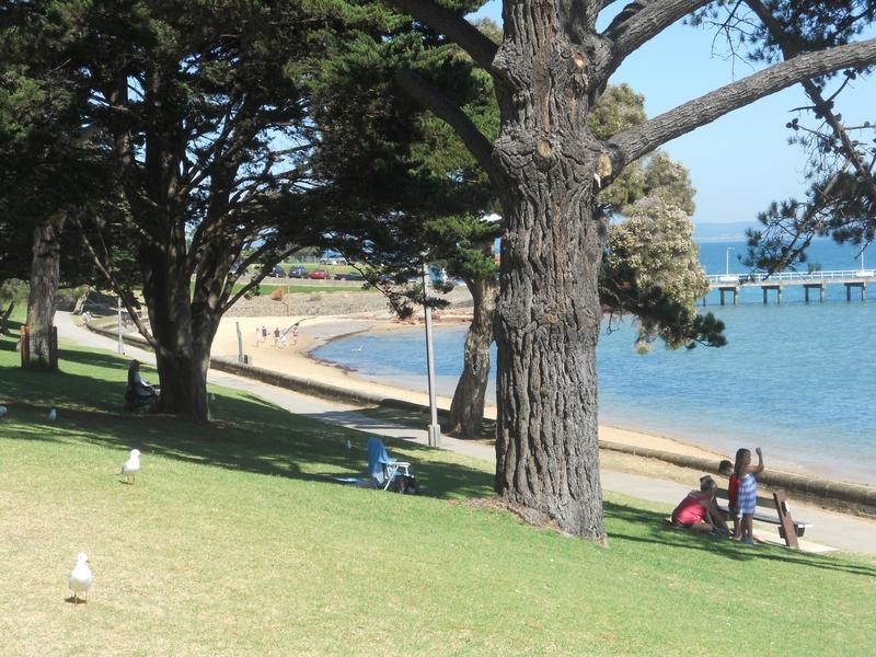 Shop A/4 The Esplanade, Cowes VIC 3922