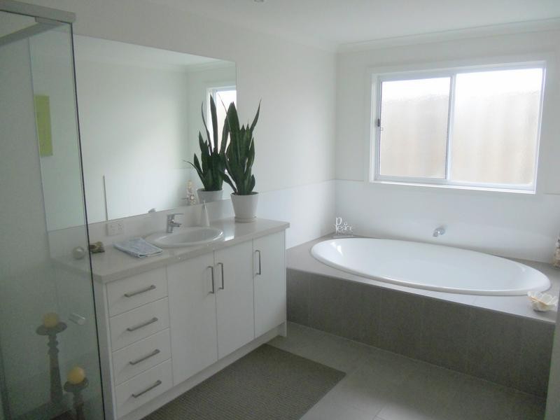 6 Waterview Rise, Cowes VIC 3922