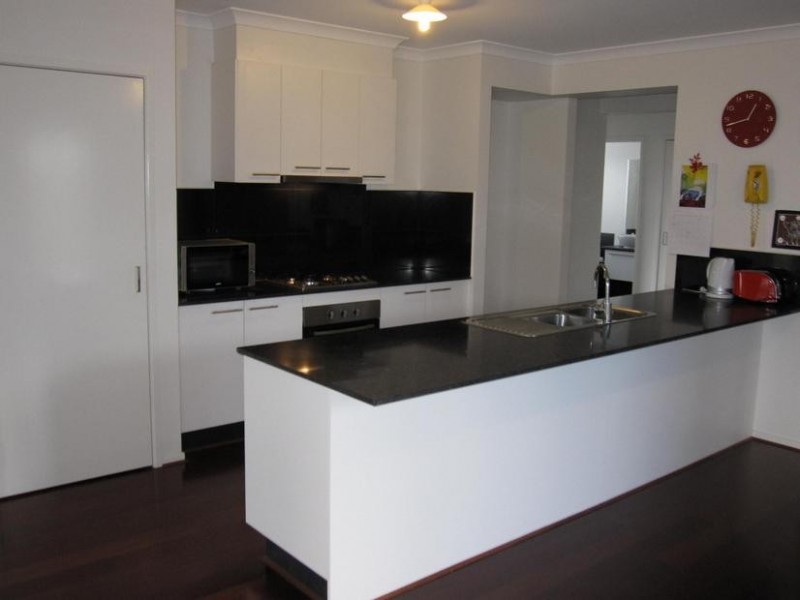 4 Rosella Grove, Cowes VIC 3922