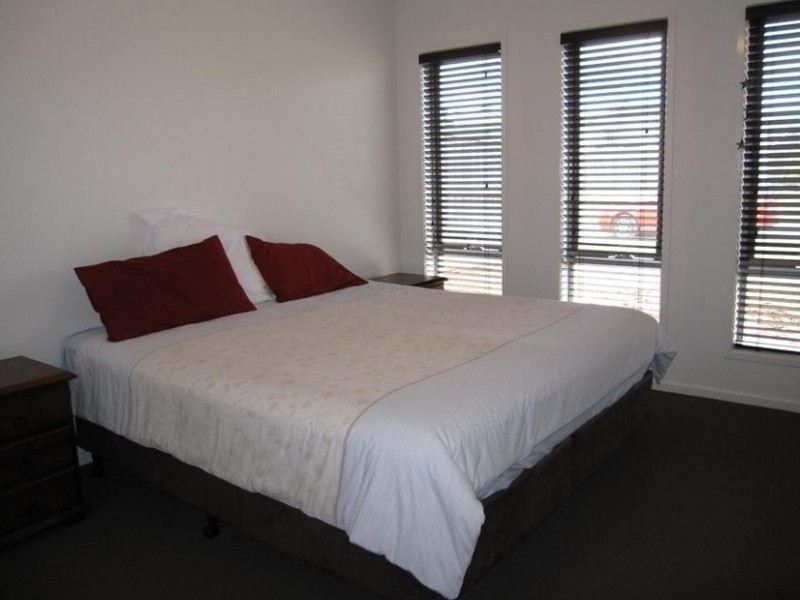 4 Rosella Grove, Cowes VIC 3922