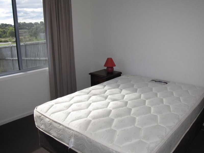 4 Rosella Grove, Cowes VIC 3922