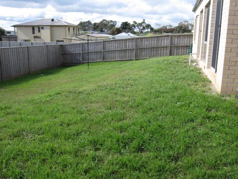 4 Rosella Grove, Cowes VIC 3922