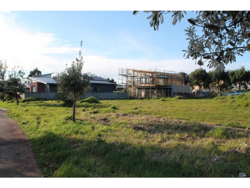 6 Charissa Close, Cowes VIC 3922