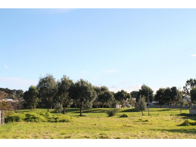 6 Charissa Close, Cowes VIC 3922