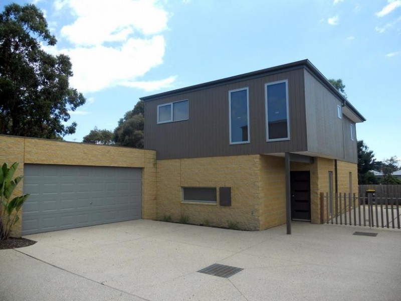 2/25 Jenner Avenue, Cowes VIC 3922