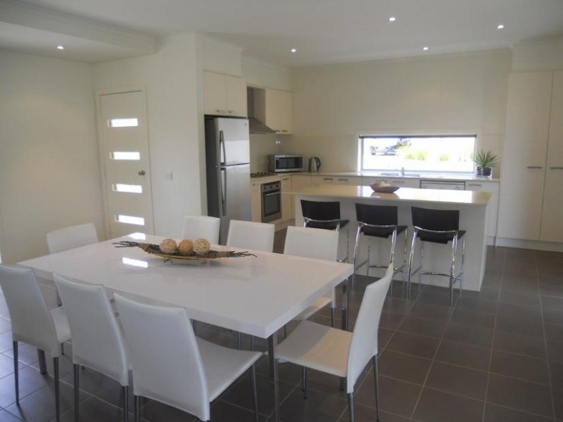 2/25 Jenner Avenue, Cowes VIC 3922
