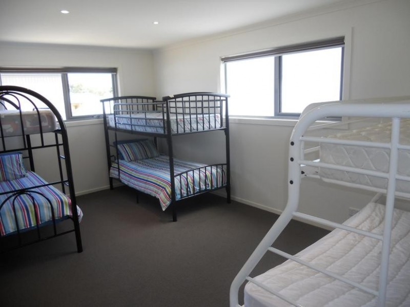 2/25 Jenner Avenue, Cowes VIC 3922